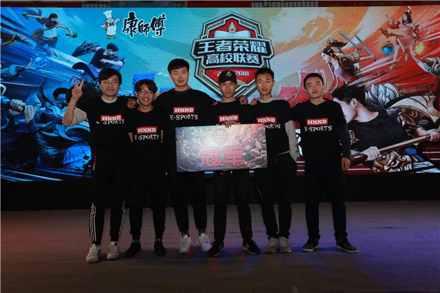 锋线之间自 锋线之间自