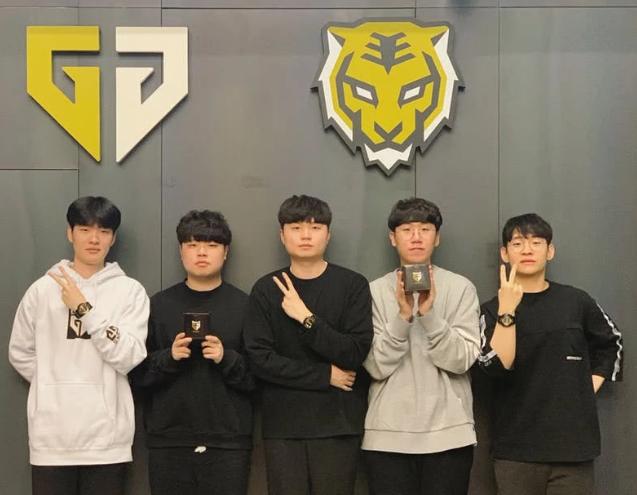 在高竞争的 在高竞争的